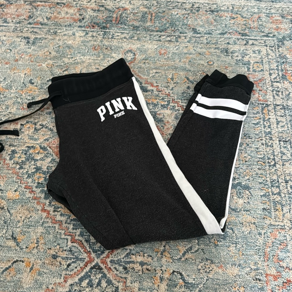 vs pink yoga leggings